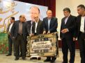 گزارش تصویری از اهداء جوایز  در همایش تجلیل از پرفسور علی اکبر جلالی چهره ماندگار شهرستان شاهرود 